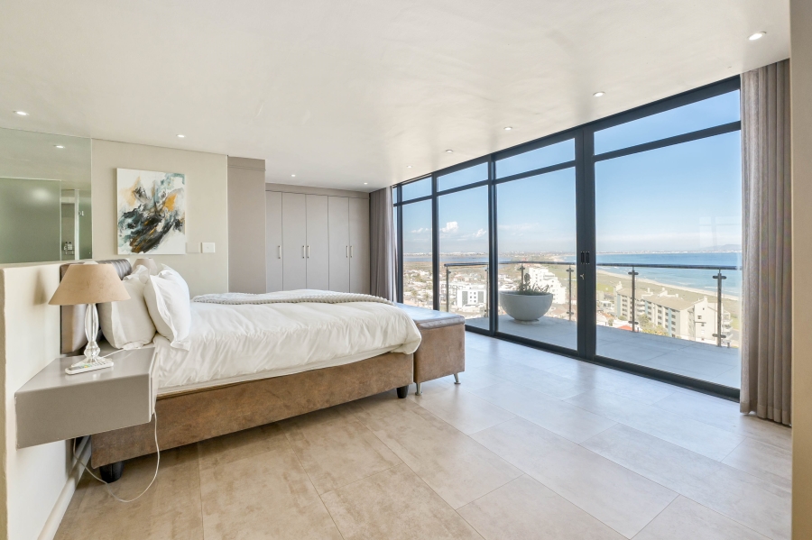 4 Bedroom Property for Sale in Bloubergstrand Western Cape